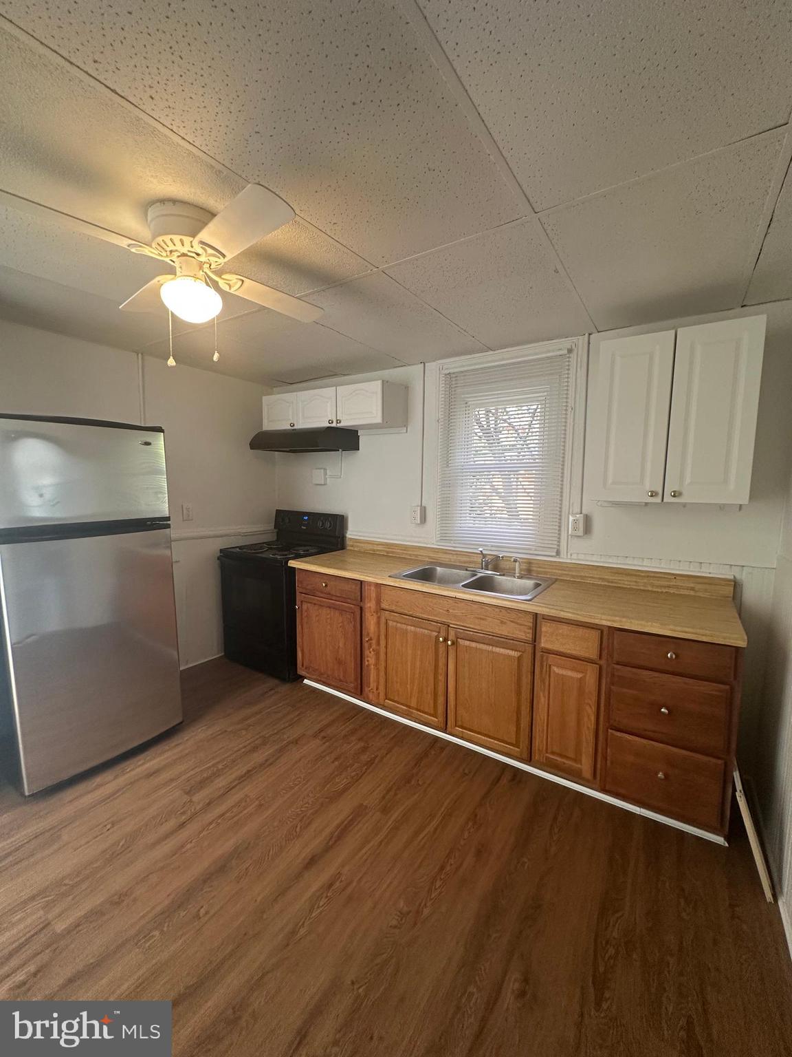 829 Concord Street, Unit A Hagerstown, MD 21740 - Photo 27 of 29 a kitchen with granite countertop a stove cabinets and wooden floor