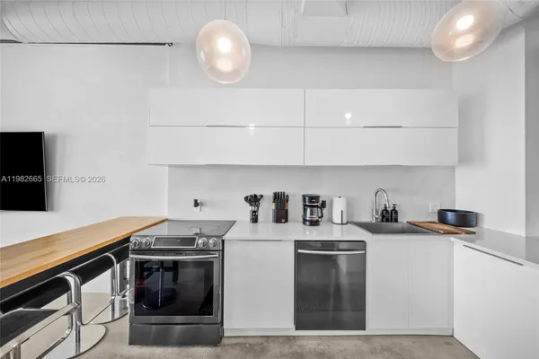 $3,300 | 10 Southwest South River Drive, Unit 1512, Miami, FL 33130