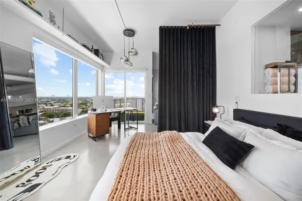 $3,300 | 10 Southwest South River Drive, Unit 1512, Miami, FL 33130