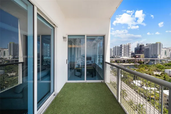 $3,300 | 10 Southwest South River Drive, Unit 1512, Miami, FL 33130