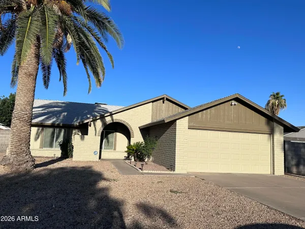 $2,200 | 16811 North 32nd Avenue, Phoenix, AZ 85053