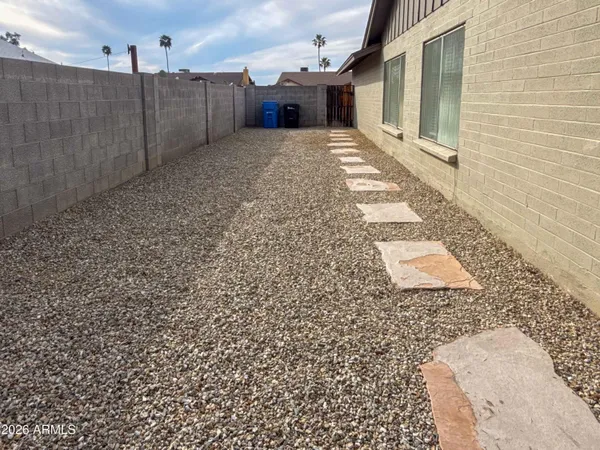 $2,200 | 16811 North 32nd Avenue, Phoenix, AZ 85053
