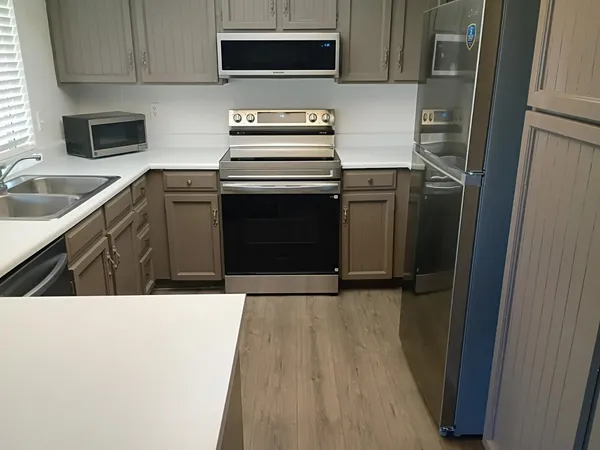 $2,200 | 16811 North 32nd Avenue, Phoenix, AZ 85053