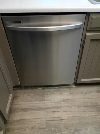 $2,200 | 16811 North 32nd Avenue, Phoenix, AZ 85053