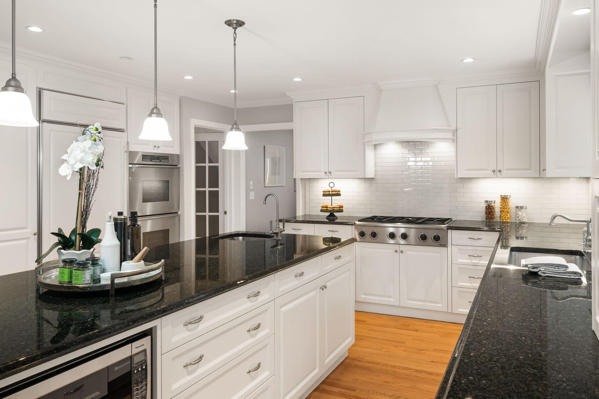 578 Valley Road New Canaan, CT 06840 - Photo 11 of 42 70-web-or-mls-DSC02762