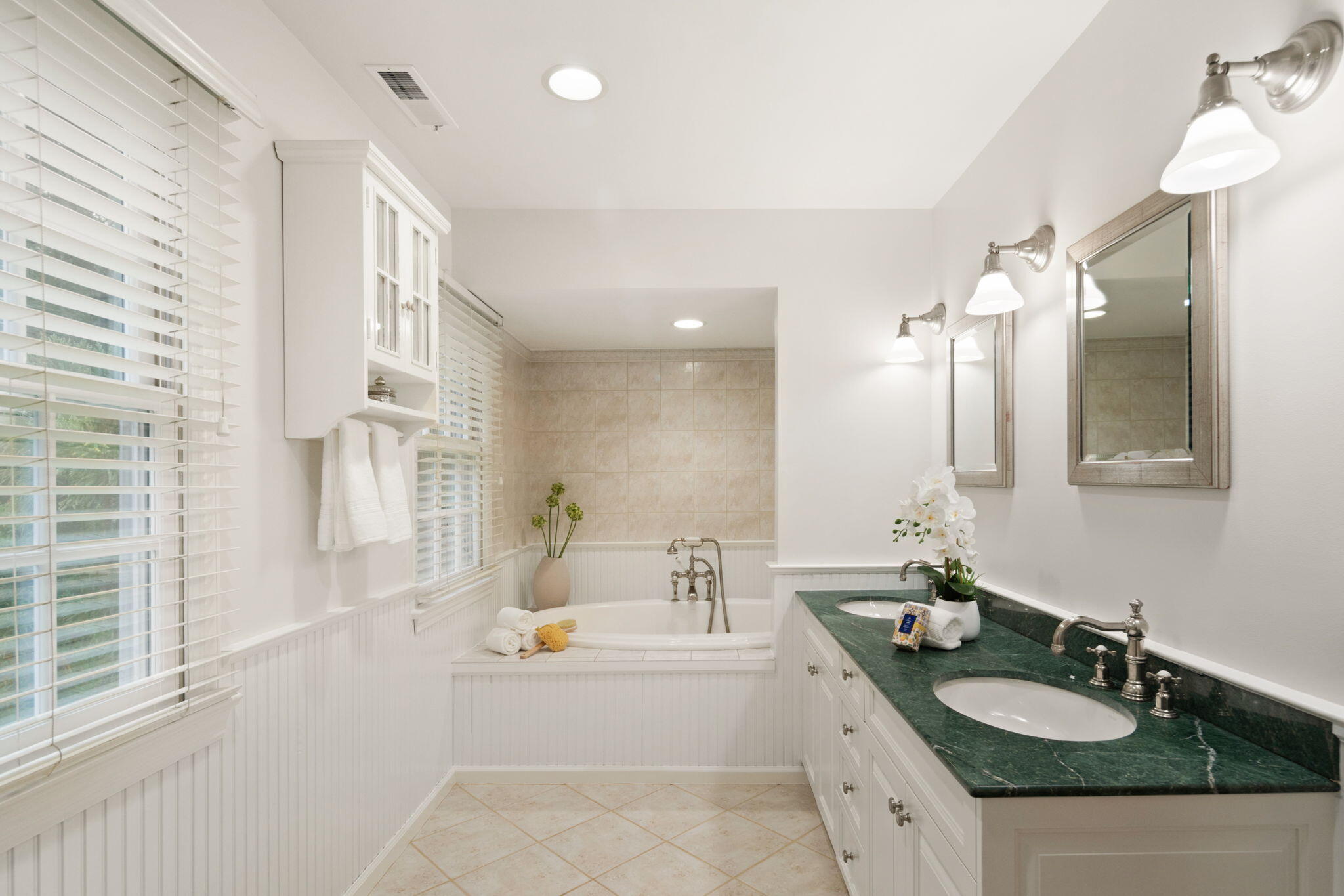 578 Valley Road New Canaan, CT 06840 - Photo 25 of 42 91-web-or-mls-DSC02897