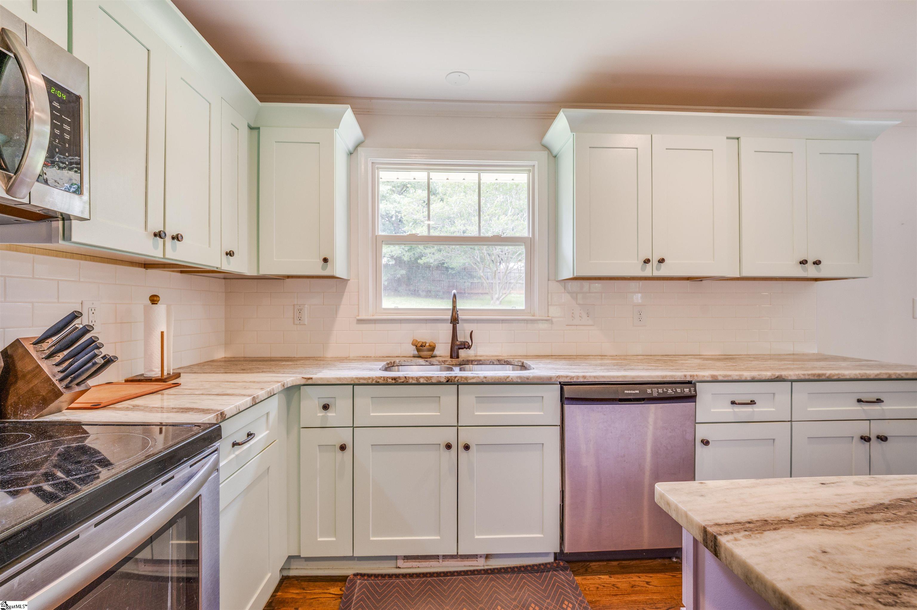 304 New Perry Road Greenville, SC 29617 - Photo 12 of 41 Gallery Image 12