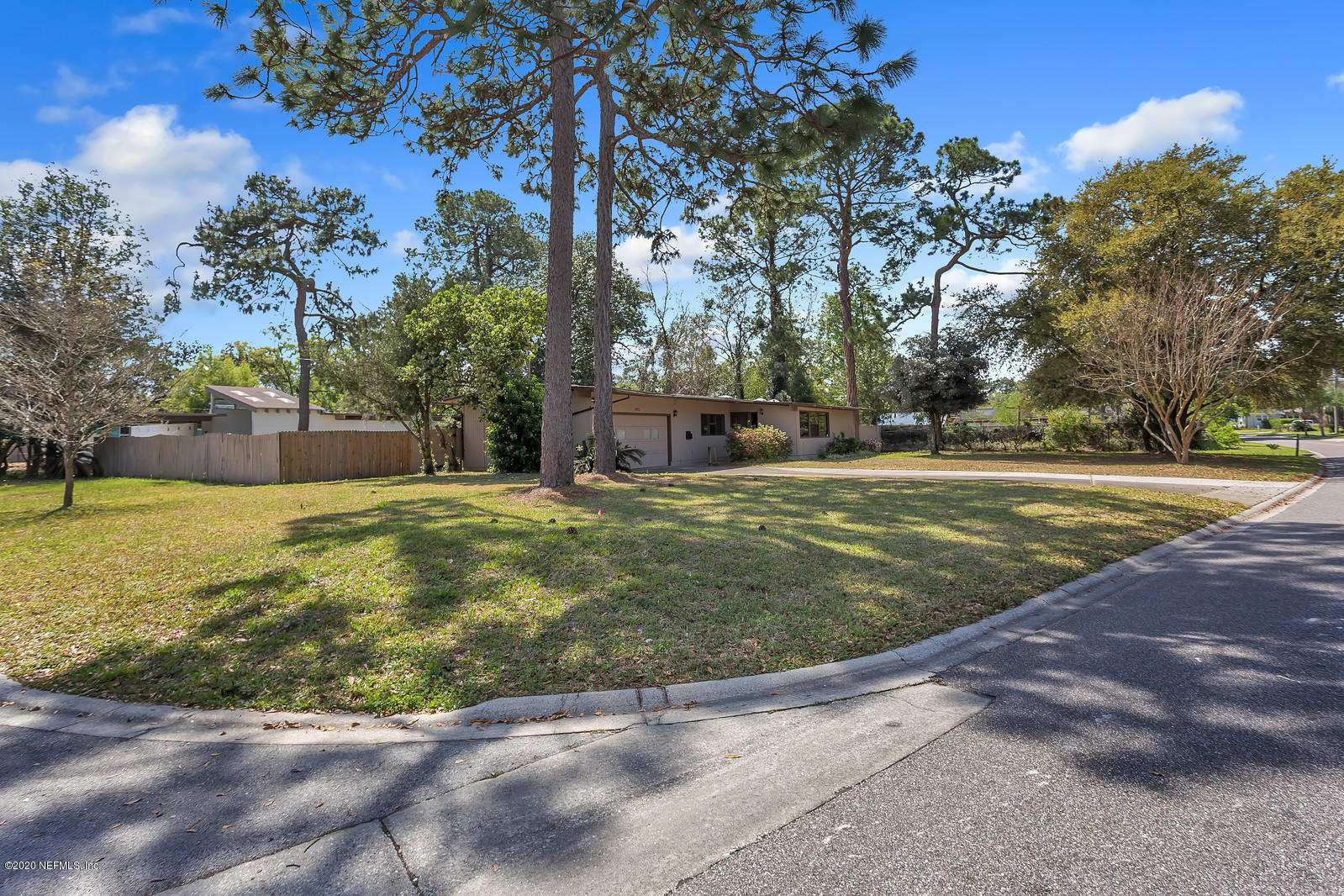 7022 Holiday Road North Jacksonville, FL 32216 - Photo 3 of 33 03_IMG_0667_mls