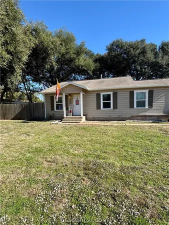 $1,500 | 402 Emmett Street, Bryan, TX 77802