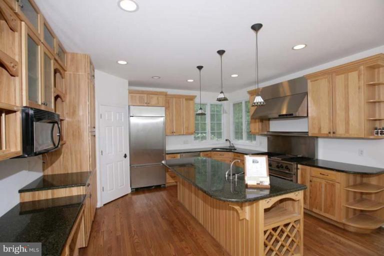 6620 Sundown Road Gaithersburg, MD 20882 - Photo 4 of 26 Kitchen