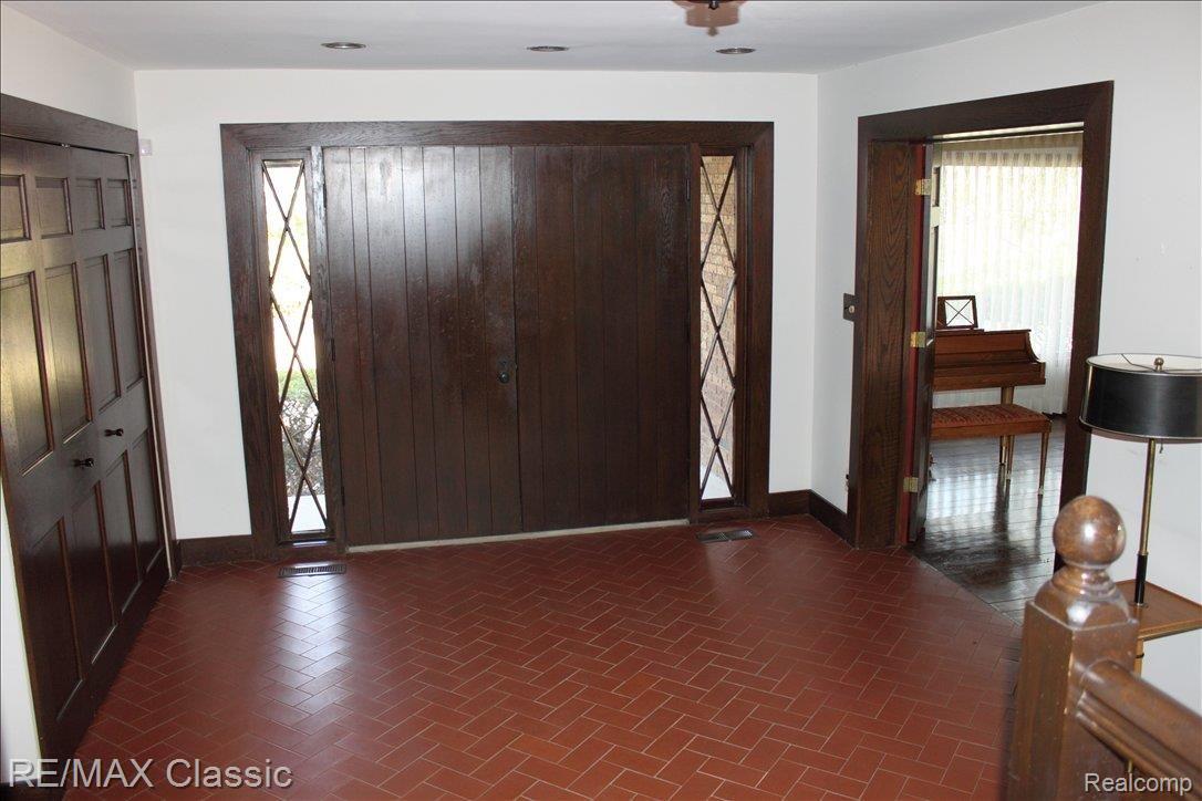 26455 Woodlore Road Franklin, MI 48025 - Photo 4 of 13 WOODLORE ENTRANCE HALL