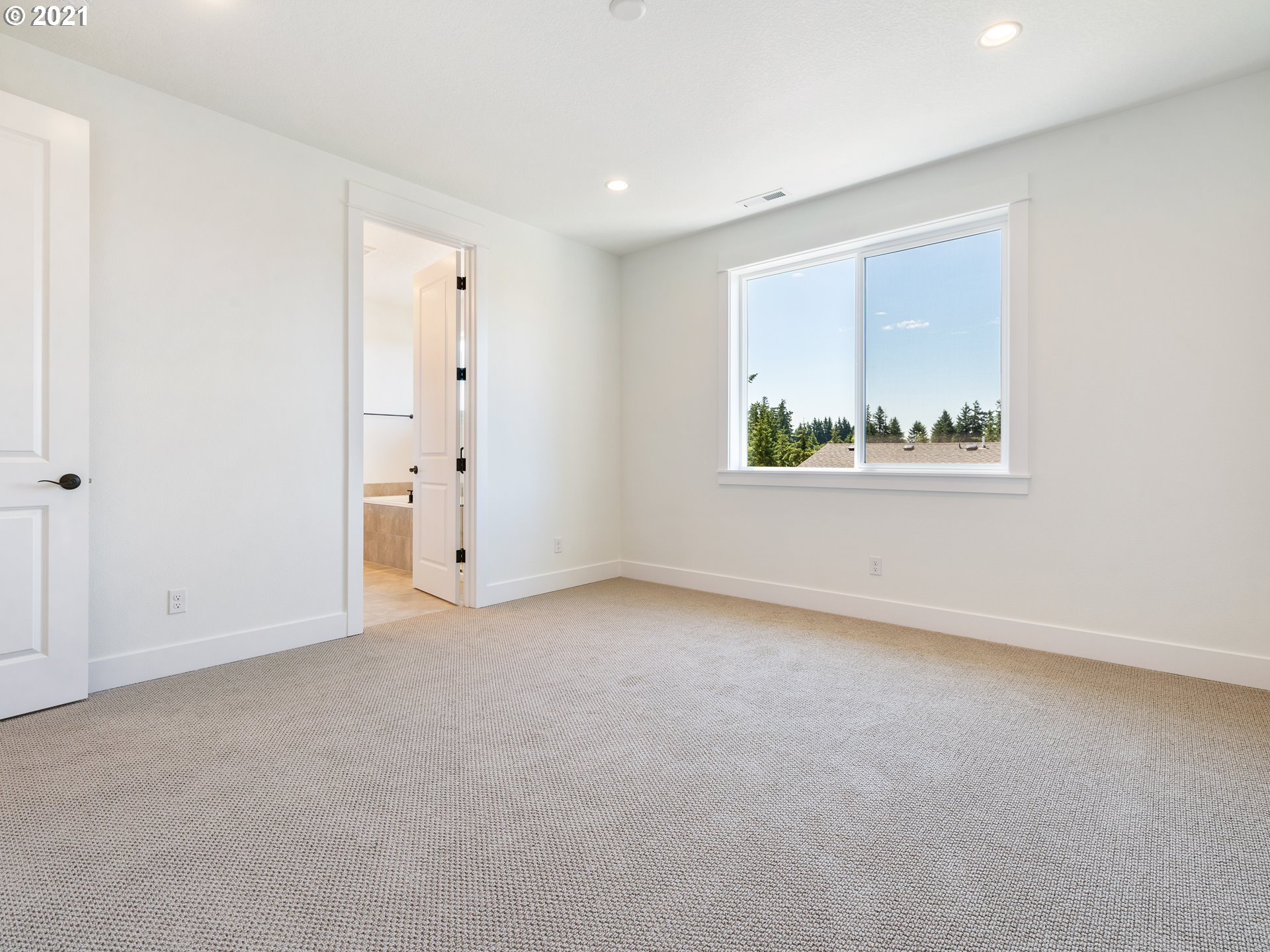 11542 Northwest Kearney Street Portland, OR 97229 - Photo 15 of 24 an empty room with a window