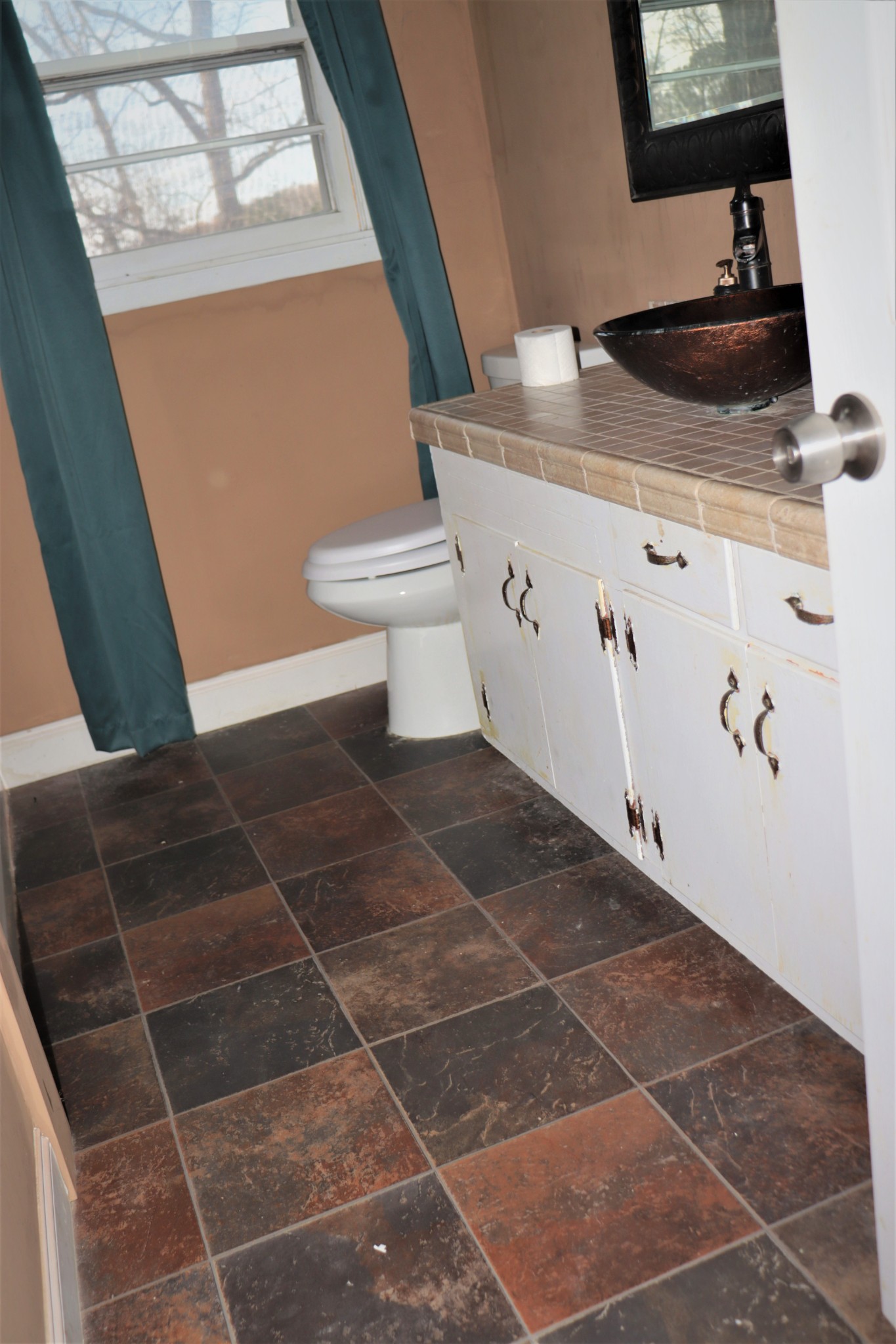 176 Pine Street Parsons, TN 38363 - Photo 14 of 32 a bathroom with a toilet and a sink
