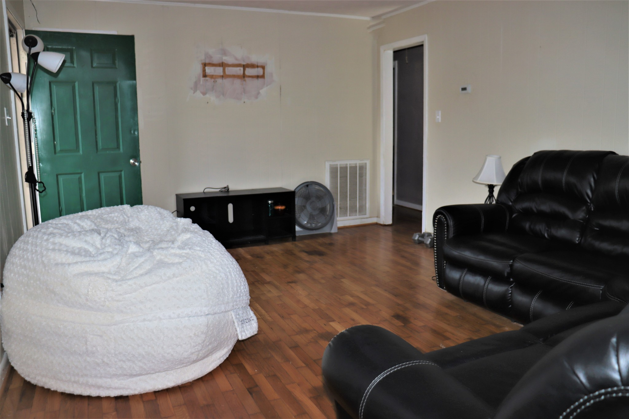 176 Pine Street Parsons, TN 38363 - Photo 18 of 32 a living room with furniture
