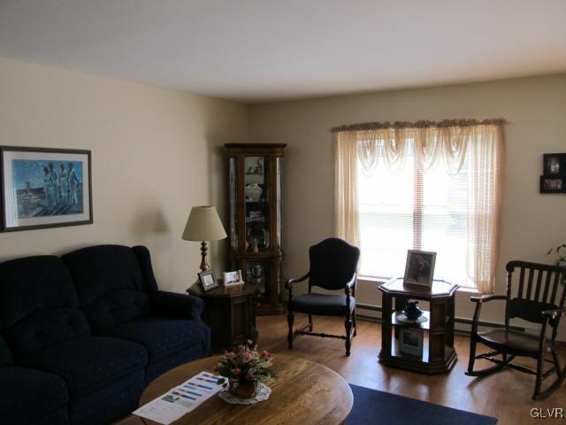 797 Briarstone Road Bethlehem, PA 18017 - Photo 3 of 12 Gallery Image 3