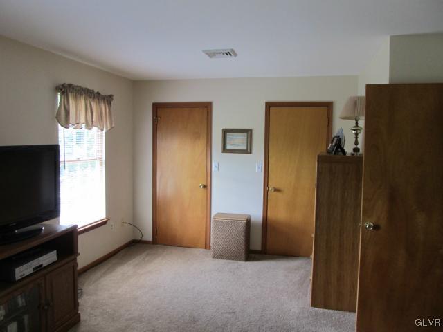 797 Briarstone Road Bethlehem, PA 18017 - Photo 9 of 12 Gallery Image 9