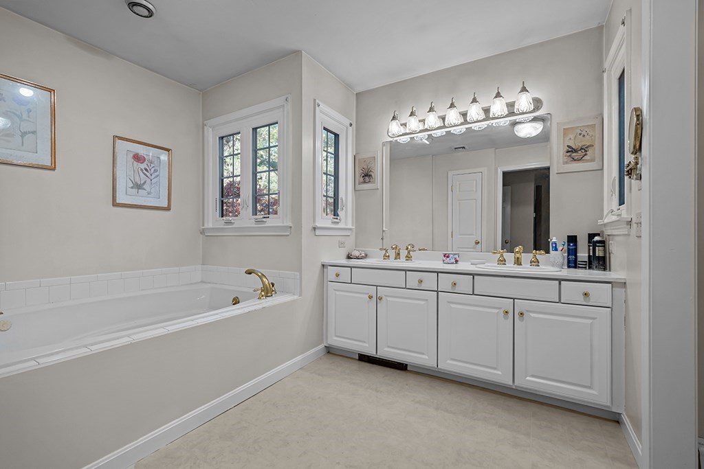 14 Rebecca Road Assonet, MA 02702 - Photo 10 of 14