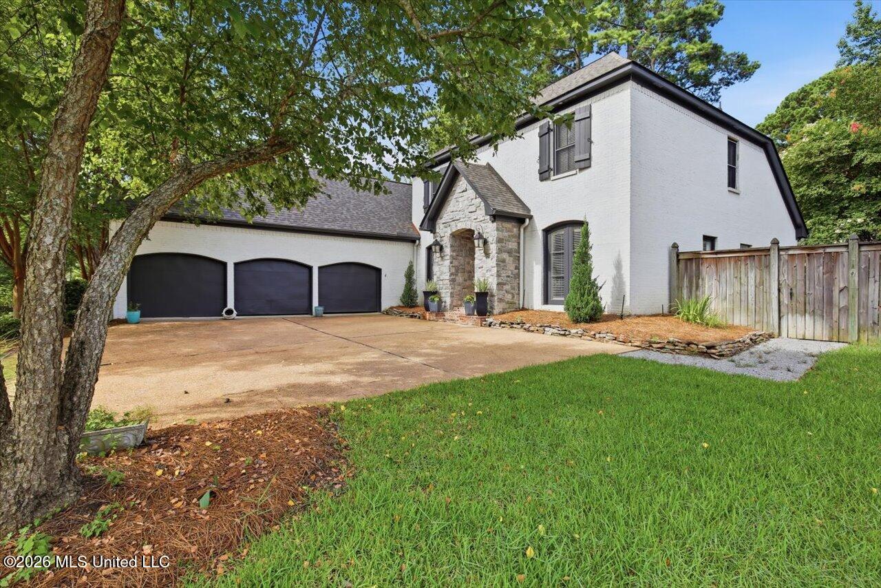 520 Heatherstone Court Ridgeland, MS 39157 - Photo 5 of 63 Front of home 5