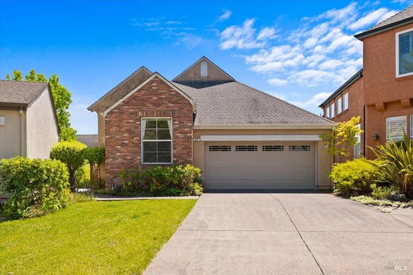 $1,050,000 | 15 Vintage Court, Petaluma, CA 94954