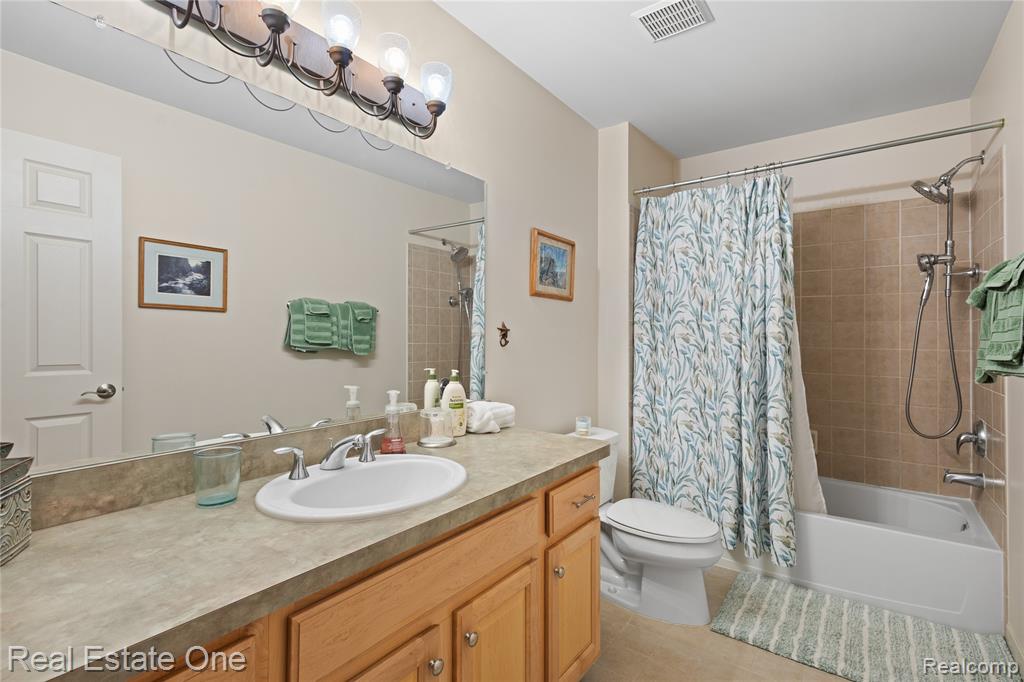 731 East Bluff Court Rochester Hills, MI 48306 - Photo 26 of 39