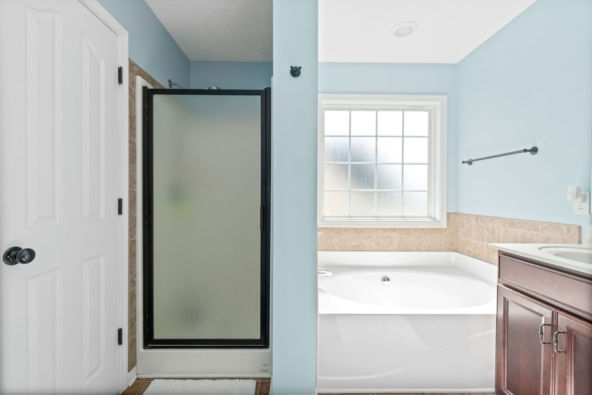 3743 Suiter Road Clarksville, TN 37040 - Photo 22 of 32 a bathroom with a bathtub and a shower