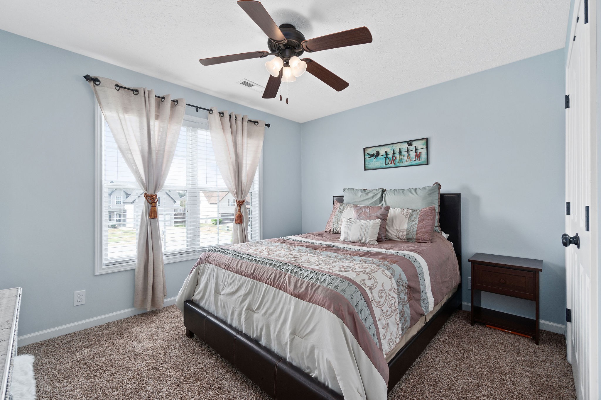 3743 Suiter Road Clarksville, TN 37040 - Photo 24 of 32 a bedroom with a bed and a large window