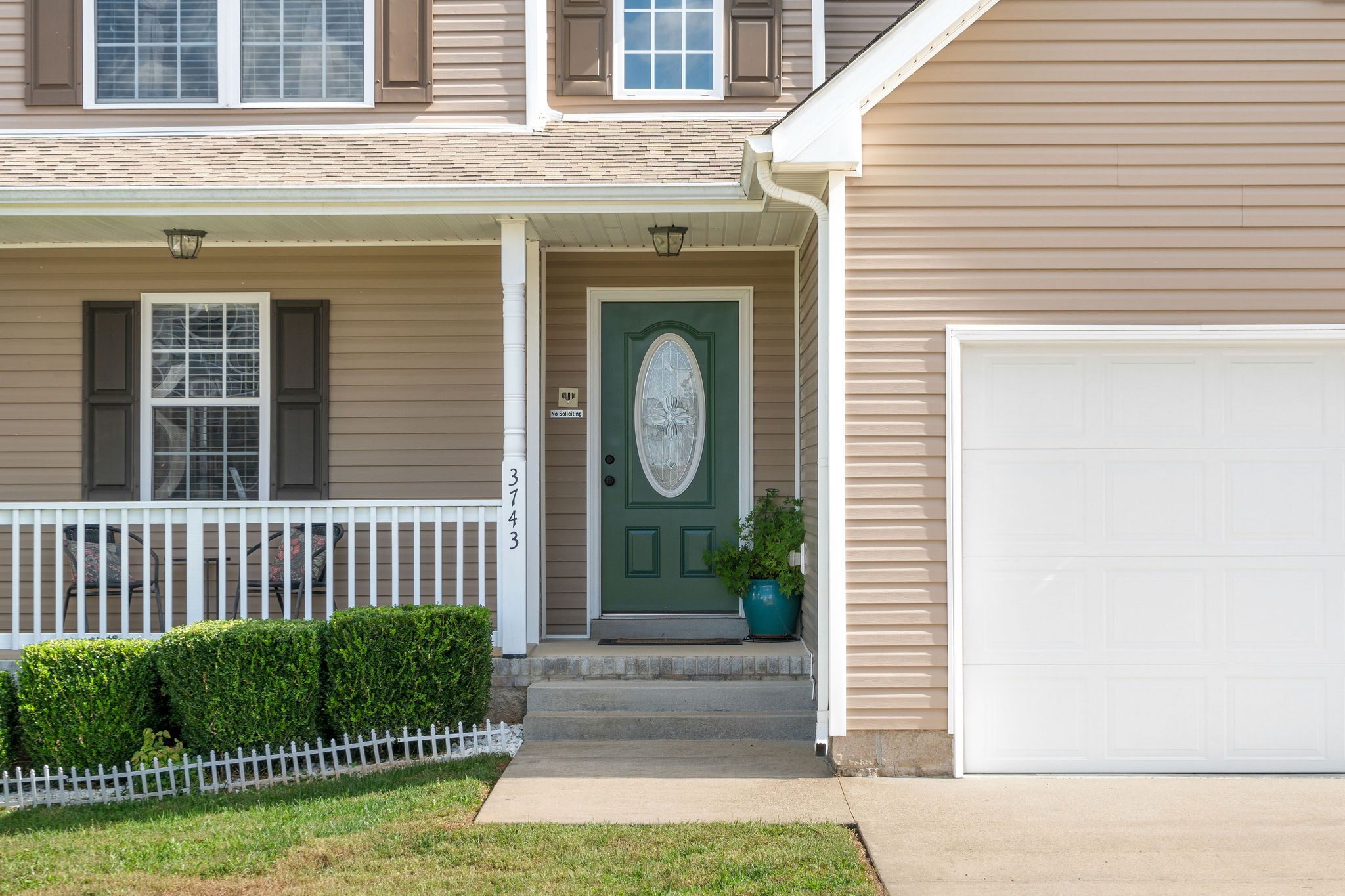 3743 Suiter Road Clarksville, TN 37040 - Photo 4 of 32 a front view of a house with garden