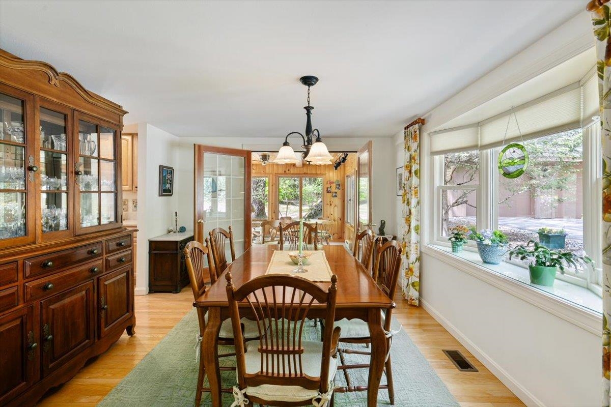 7 Coach Road Exeter, NH 03833 - Photo 5 of 34