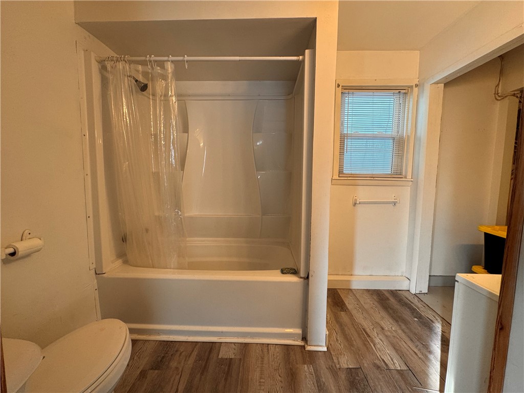 74 Sherman Street Bradford, PA 16701 - Photo 10 of 21 Full bath with laundry