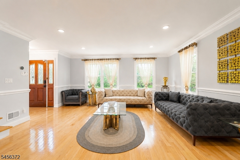 207 Stonehouse Road Bloomfield, NJ 07028 - Photo 21 of 49 Gallery Image 21