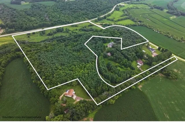 $437,500 | 35 M/l Acres Crist Lane, Darlington, WI 53530