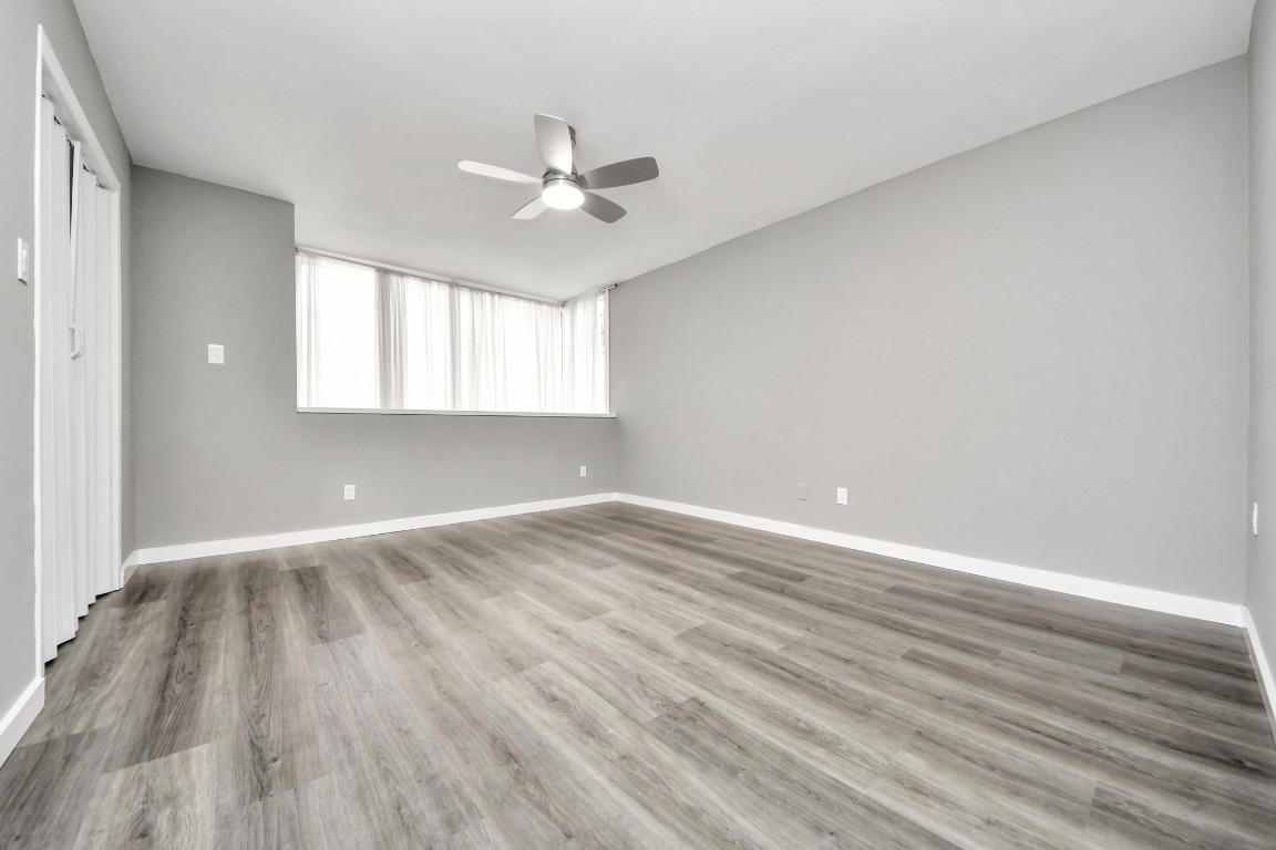 6311 Riverview Way Houston, TX 77057 - Photo 12 of 32 Secondary bedroom- Loft style!