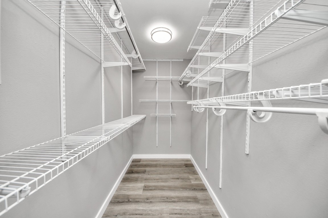 6311 Riverview Way Houston, TX 77057 - Photo 22 of 32 Master Closet