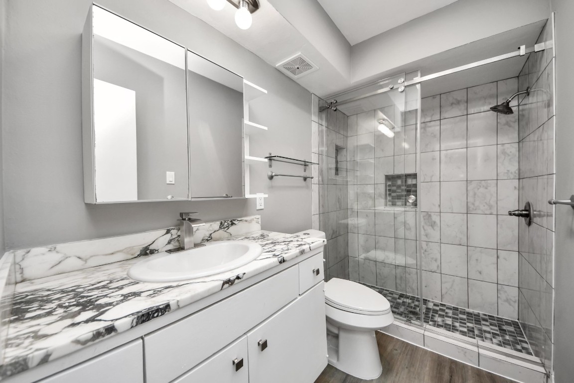 6311 Riverview Way Houston, TX 77057 - Photo 23 of 32 Master Bathroom