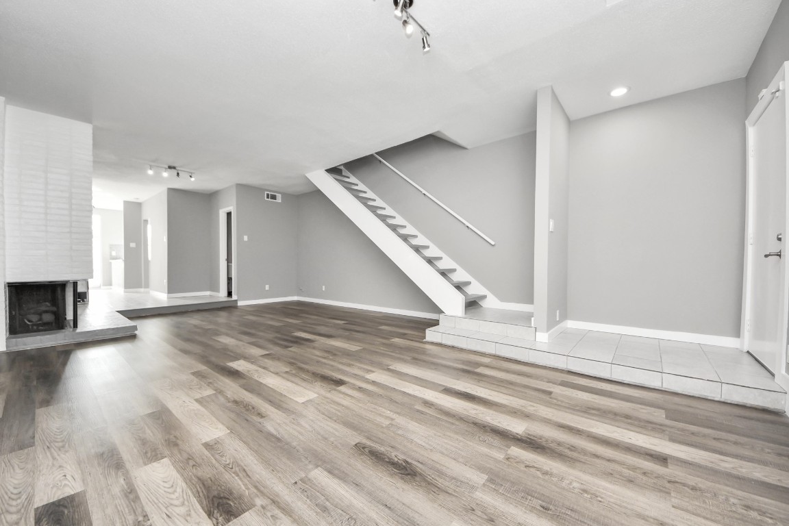 6311 Riverview Way Houston, TX 77057 - Photo 4 of 32 Open-concept layout filled with abundant natural light, offering modern living at its best!