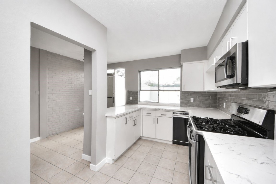 6311 Riverview Way Houston, TX 77057 - Photo 8 of 32