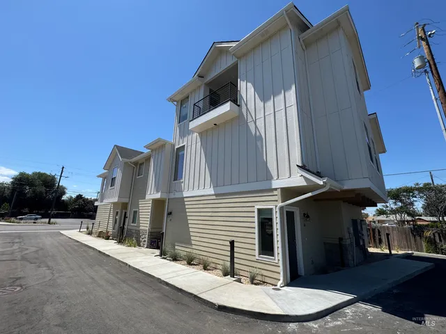 $1,168,899 | 6726 West Overland Road, Boise, ID 83709