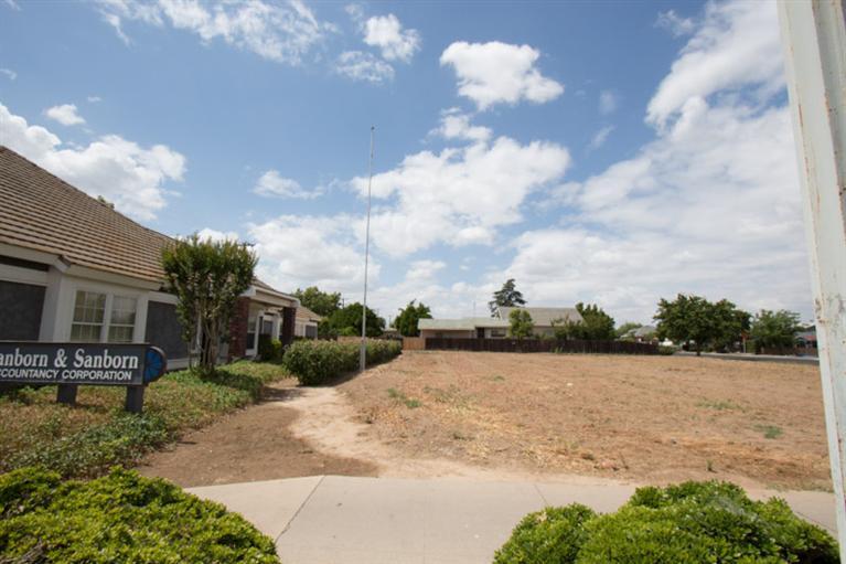 1421 11th Street Reedley, CA 93654 - Photo 2 of 4