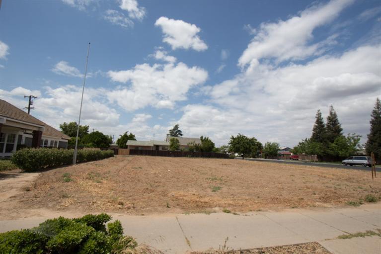 1421 11th Street Reedley, CA 93654 - Photo 3 of 4