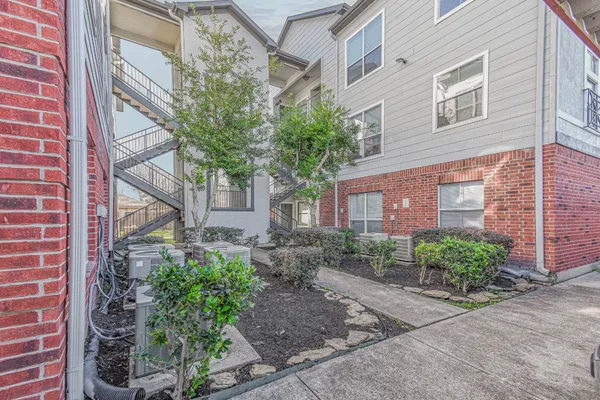 $139,000 | 6289 Wilcrest Drive, Unit 5203, Houston, TX 77072