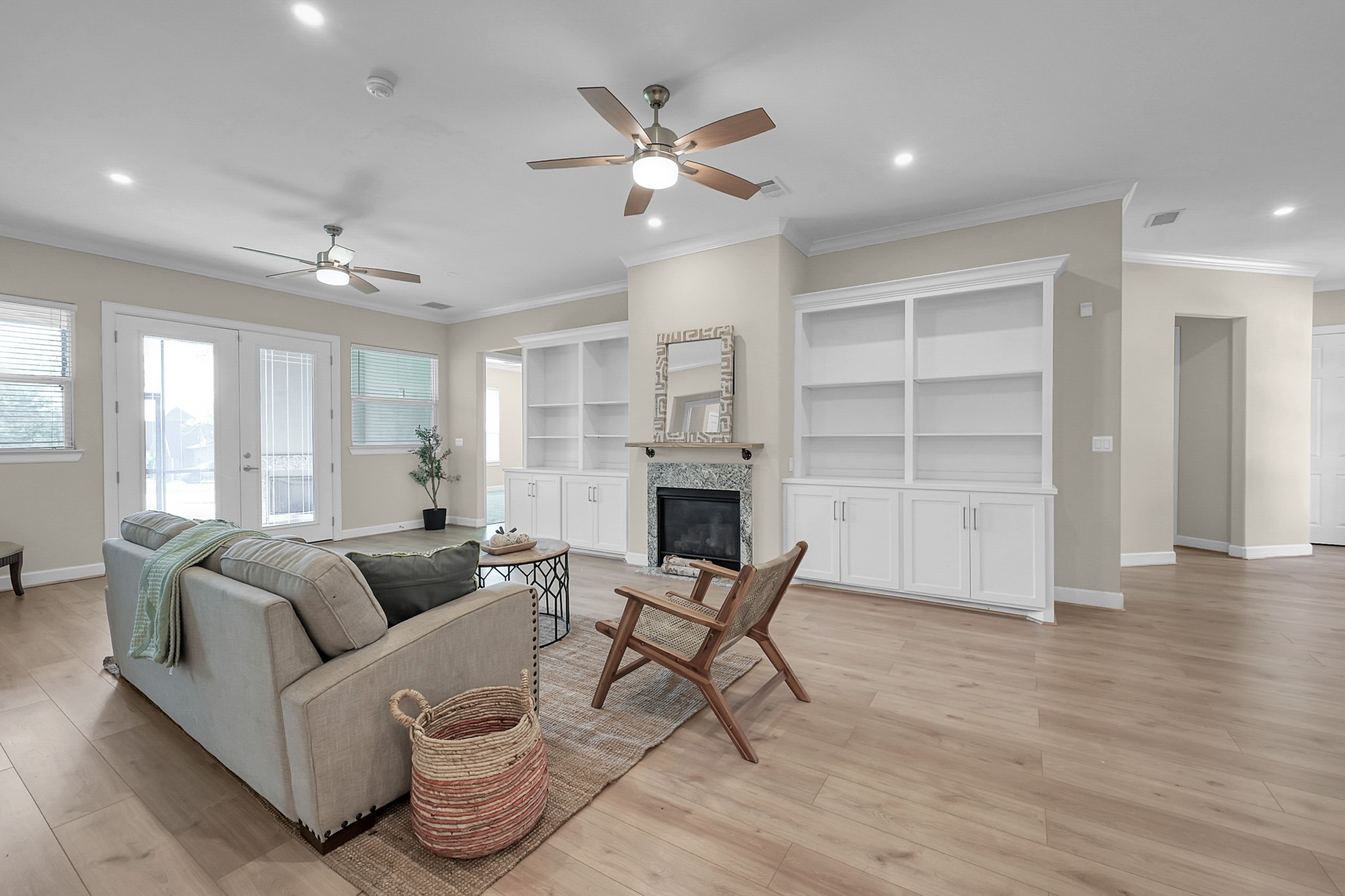 121 Bermuda Circle Montgomery, TX 77356 - Photo 11 of 44 a living room with furniture and a fireplace