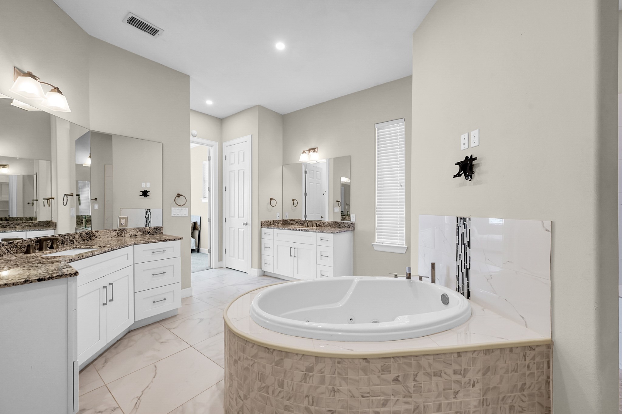 121 Bermuda Circle Montgomery, TX 77356 - Photo 26 of 44 a large bathroom with a granite countertop sink a large mirror and a bathtub