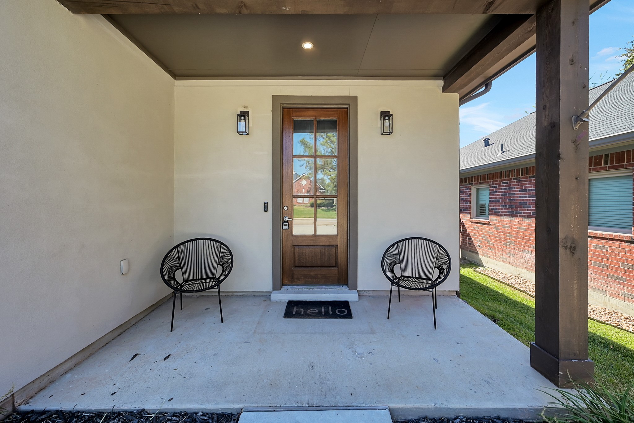121 Bermuda Circle Montgomery, TX 77356 - Photo 3 of 44 a living room with furniture and a window