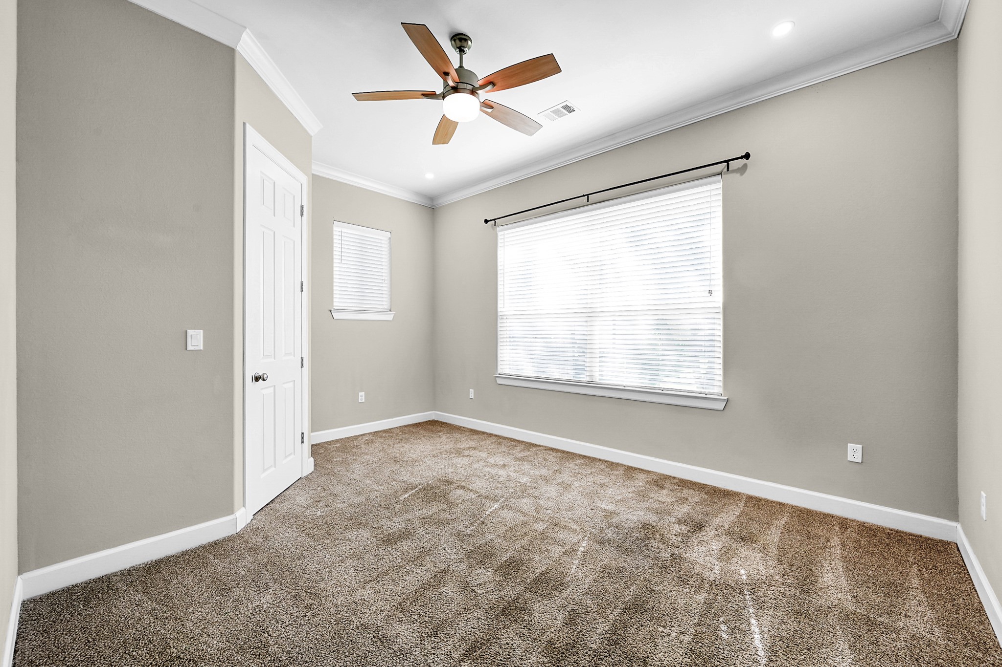 121 Bermuda Circle Montgomery, TX 77356 - Photo 33 of 44 a view of an empty room with a window