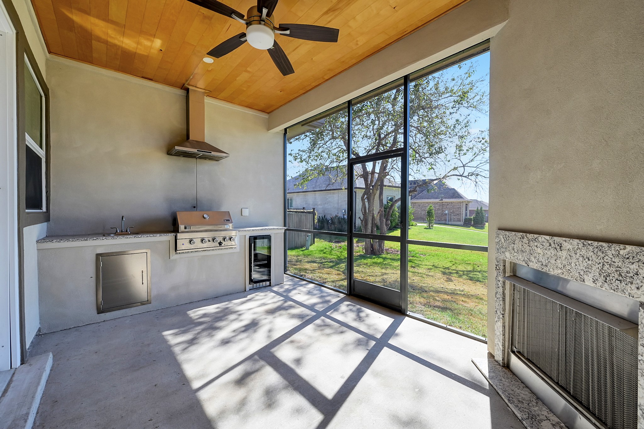 121 Bermuda Circle Montgomery, TX 77356 - Photo 35 of 44 a kitchen with a large window and refrigerator