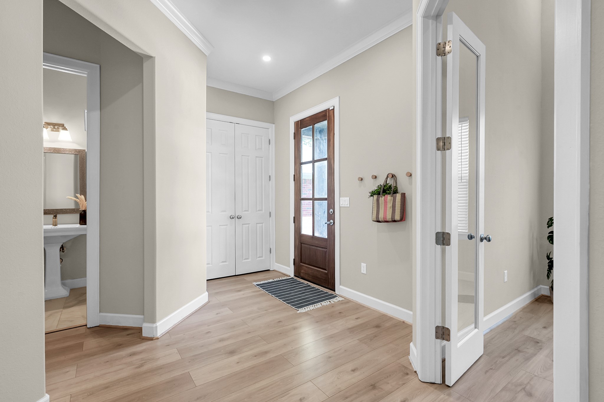 121 Bermuda Circle Montgomery, TX 77356 - Photo 5 of 44 a view of entryway with wooden floor