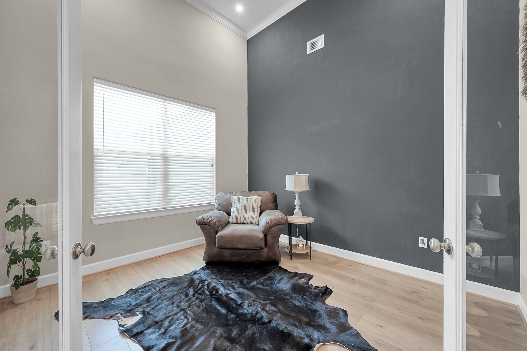 121 Bermuda Circle Montgomery, TX 77356 - Photo 6 of 44 a living room with furniture and a window
