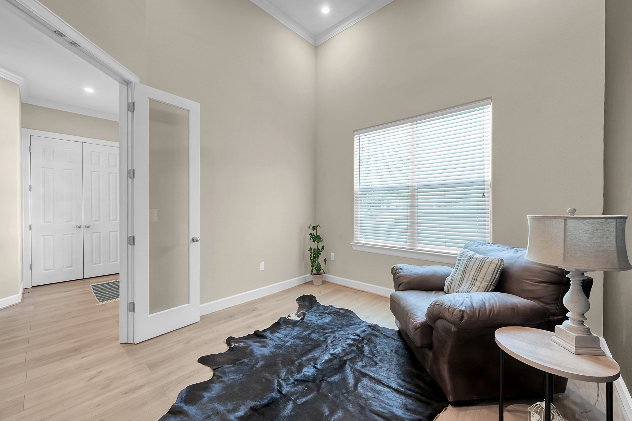121 Bermuda Circle Montgomery, TX 77356 - Photo 7 of 44 a living room with furniture and a window