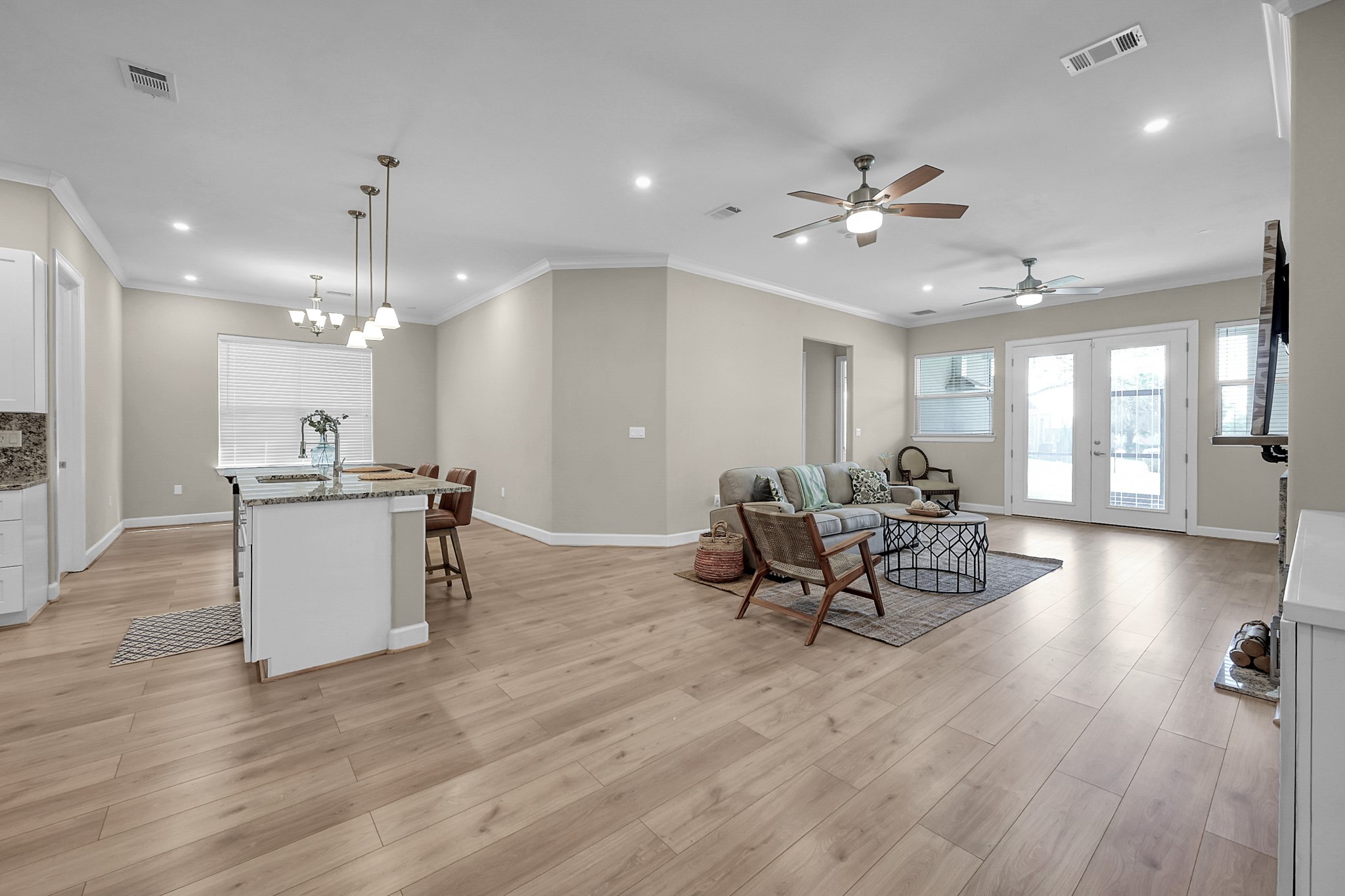 121 Bermuda Circle Montgomery, TX 77356 - Photo 9 of 44 a living room with furniture and kitchen view