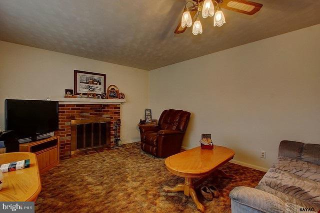 389 Lindy Road Seven Valleys, PA 17360 - Photo 3 of 27 Gallery Image 3